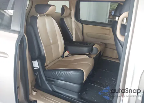 2016 Kia Sedona Lx z USA, uszkodzony, nr VIN KNDMB5C13G6211455